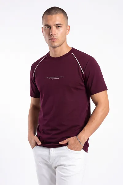 bordo-oysho-kumas-yazi-detayli-erkek-tisort-471610