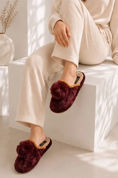 Bordo Peluş Önü Kapalı Ponpon Detaylı Kadın Ev Terliği 488342