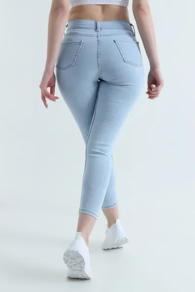 Buz Mavisi Dar Paça Slim Fit Kadın Kot Pantolon 447337