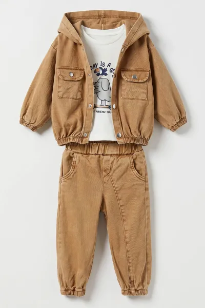 Camel (2-5 Yaş)Kapüşonlu Çıtçıt Düğmeli Gabardin Ceket Pantolonlu Erkek Çocuk 3'lü Takım 477974