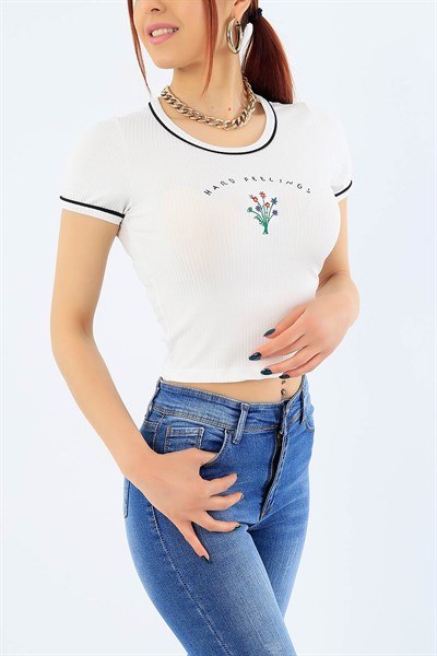 Çiçek Nakış İşlemeli Beyaz Bayan Tişört 31376