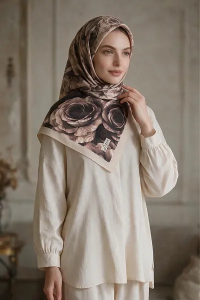 Çoklu Renk 90x90 Cm Dijital Baskılı Roselia Desen Kutulu Twill Eşarp 501140