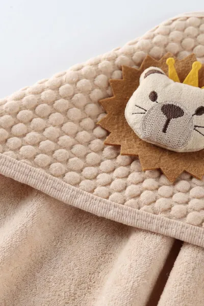 Ekru (0-12 Ay) Aslan Nakışlı Kutulu Erkek Bebek Bornoz Set 476638
