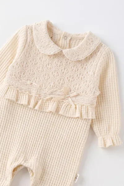 Ekru (0-9 Ay) Göbeği Dantelli Bebe Yaka  Şapkalı Waffle Kız Bebe Tulum 494417