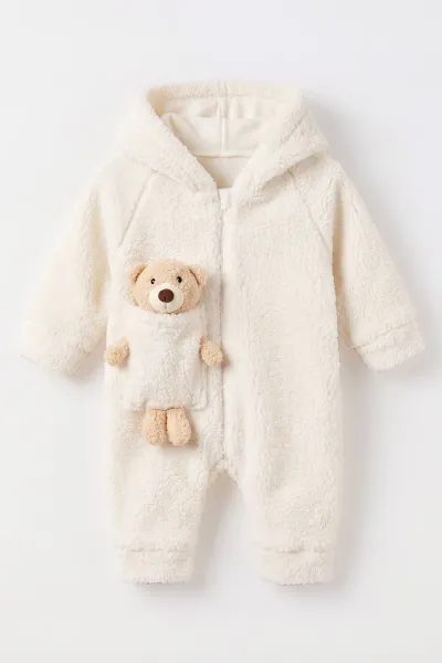ekru-1-3-yas-ayi-oyuncakli-kapusonlu-unisex-cocukbebek-pelus-tulum-495654