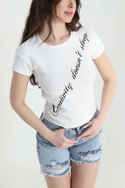 ekru-baskili-likrali-kadin-tisort-449670