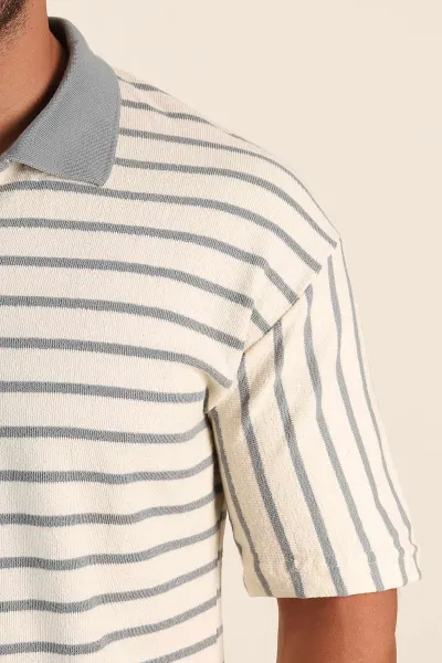 Ekru Gri Çizgili Relaxed Fit Polo Yaka Erkek Triko Tişört 269191