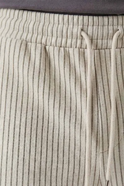 Ekru Yeşil Yan Cep Yırtmaçlı Erkek Şort 443267
