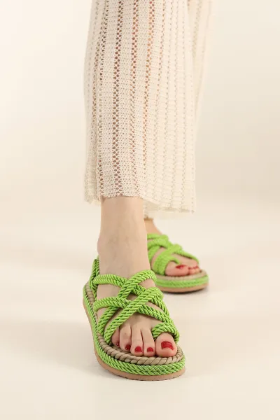 Fıstık Yeşili Hasır Örgülü Sandalet 250693