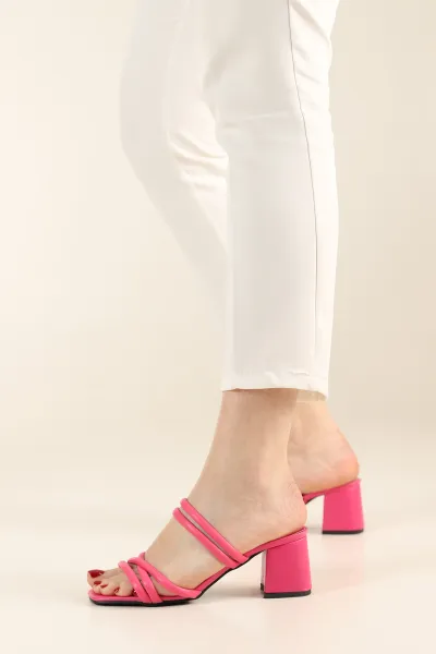 Fuşya Çapraz Bantlı Kalın Topuklu Terlik 254808