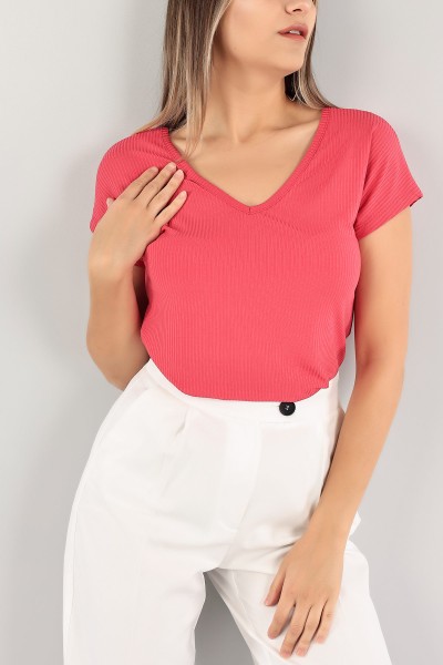 fusya-on-arka-v-yaka-tisort-119906