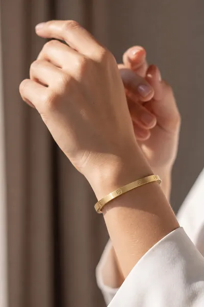 Gold Kalın İşlemeli Çelik Kelepçe Bilezik 488080