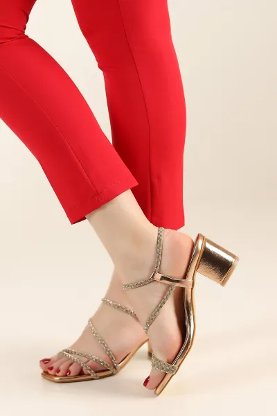 Gold Kırışık Rugan Taş Bantlı Topuklu Sandalet 259351