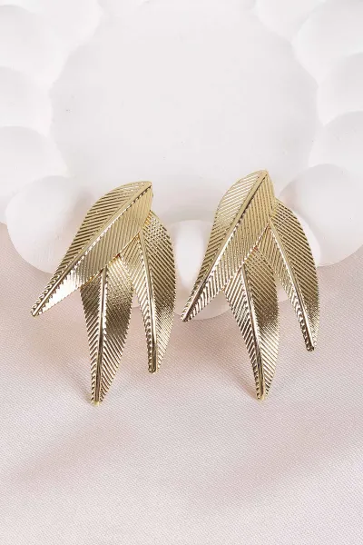 Gold Tırtıklı Yaprak Küpe 450853