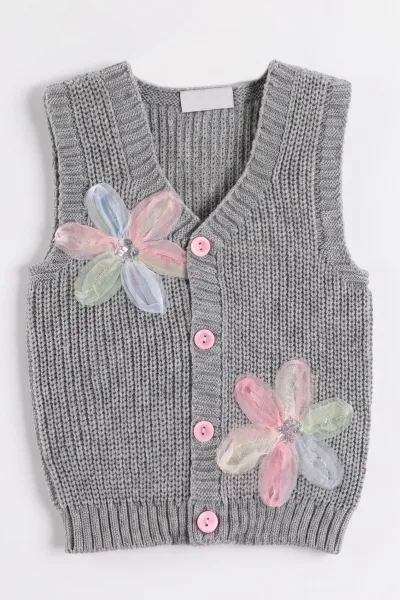 gri-0-5-yas-pullu-cicek-motifli-dugmeli-kiz-cocuk-yelek-474426