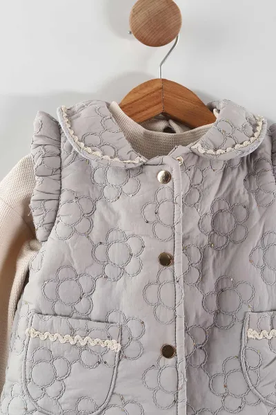 Gri (1-5 Yaş) Kapitone Çiçek Nakışlı Yelekli    Gabardin Pantolonlu  Kız Çocuk 3'lü Takım 443845