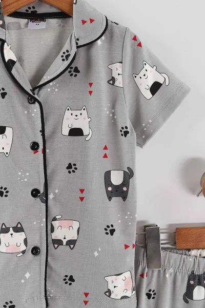 Gri (4-12 Yaş) Baskılı Kısa Kol Ön Düğmeli Göz Bandı Detaylı Kız Çocuk Pijama Takım 453255