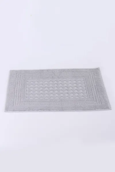 gri-50x70-cm-piramit-desenli-jakarli-ayak-havlusu-448890
