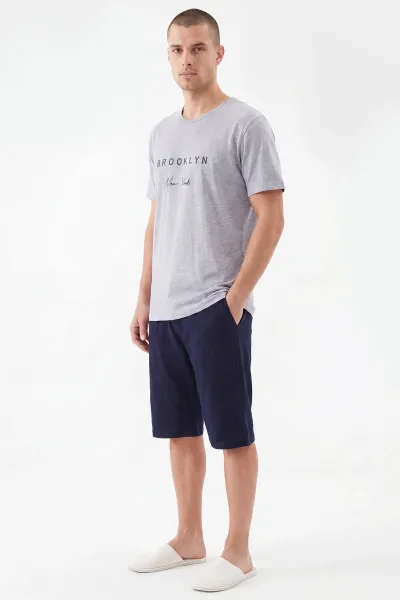 Gri Bisiklet Yaka Yazı Detaylı Erkek Şortlu Pijama Takımı 465810