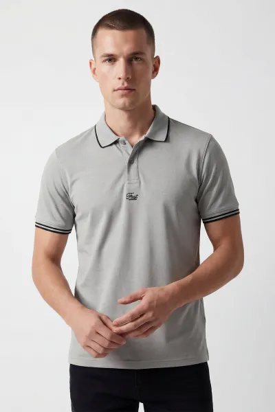 Gri Polo Yaka Düğmeli Yazı Detaylı Erkek Tişört 435373