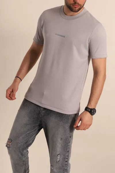 gri-regular-fit-plastik-baski-detayli-erkek-tisort-268145