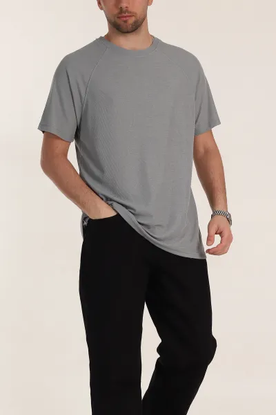 gri-relaxed-fit-petek-dokulu-reglan-kol-basic-erkek-tisort-352027