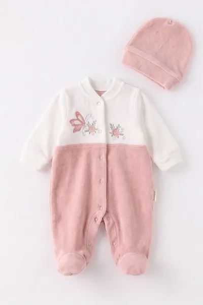 gul-kurusu-0-9-ay-kelebek-nakisli-patikli-sapkali-kadife-kiz-bebek-tulum-497901