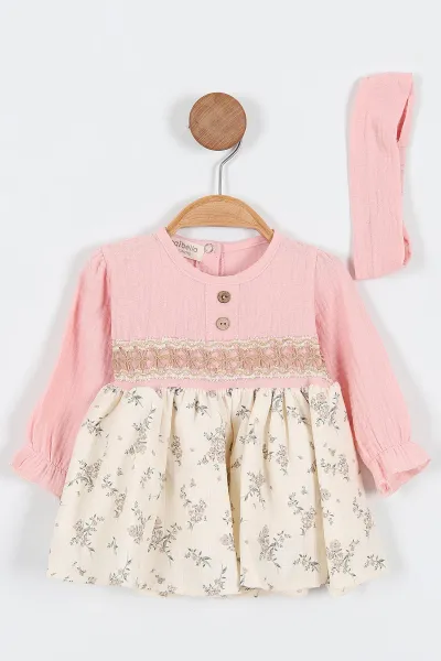 gul-kurusu-6-24-ay-cicekli-desenli-dugmeli-bandanali-muslin-kiz-bebek-elbise-340704