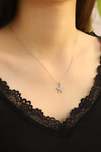 Gümüş Çiçek Model Zirkon Taşlı   Şık Kolye 430237