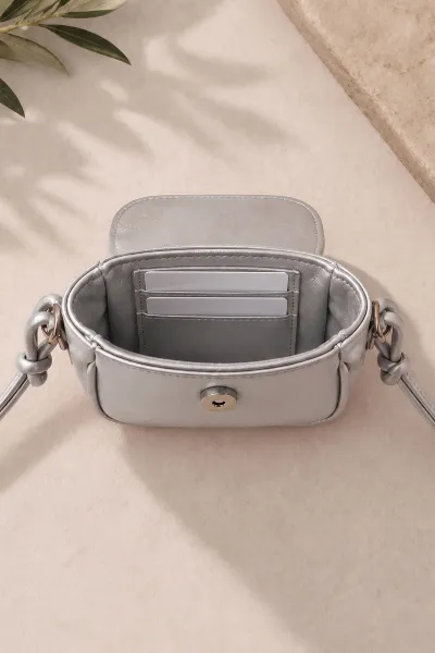 Gümüş Mini Boy Mıknatıs Kapaklı Kartlık Detaylı Kadın Omuz Çantası 486188