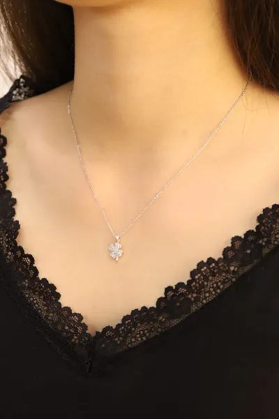 Gümüş Yonca Model Zirkon Taşlı   Şık Kolye 430239