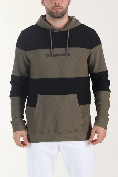 haki-siyah-cep-detayli-yazili-kapusonlu-erkek-sweatshirt-408073