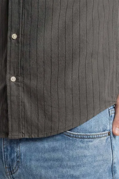 Haki Uzun Kollu Çizgi Detaylı Erkek Gömlek 438318