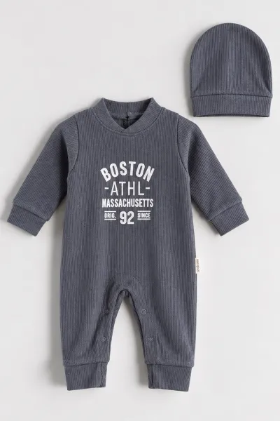 İndigo (0-9 Ay)  Boston Nakışlı Waffle Kumaş Çıtçıtlı Şapkalı Erkek Bebek Tulum 486945