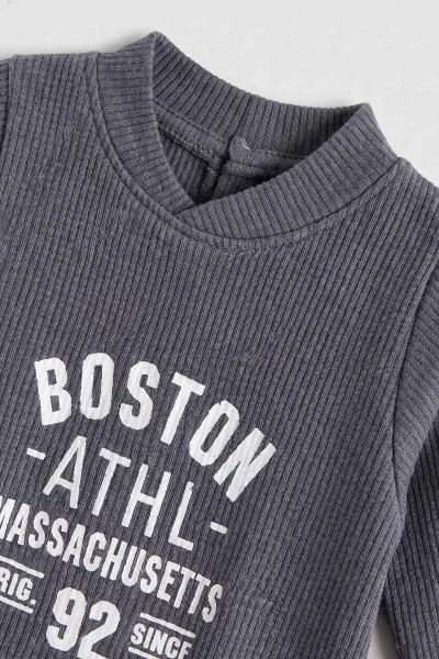 İndigo (0-9 Ay)  Boston Nakışlı Waffle Kumaş Çıtçıtlı Şapkalı Erkek Bebek Tulum 486945