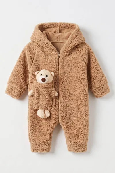 kahve-1-3-yas-ayi-oyuncakli-kapusonlu-unisex-cocukbebek-pelus-tulum-495649