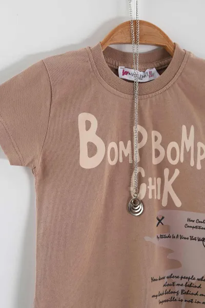 Kahve (2-6 Yaş) Bomp Baskılı Süprem Tişörtlü Gabardin Şortlu Kolyeli Erkek Çocuk Yazlık Takım 451493