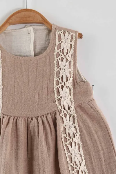 Kahve (6-24 Ay) Boyuna Örgü İşlemeli Kız Bebek Müslin Elbise 449575