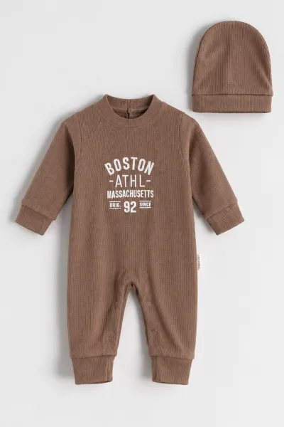 Kahverengi (0-9 Ay)  Boston Nakışlı Waffle Kumaş Çıtçıtlı Şapkalı Erkek Bebek Tulum 486943