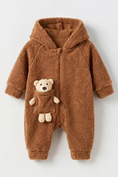 kahverengi-1-3-yas-ayi-oyuncakli-kapusonlu-unisex-cocukbebek-pelus-tulum-495651