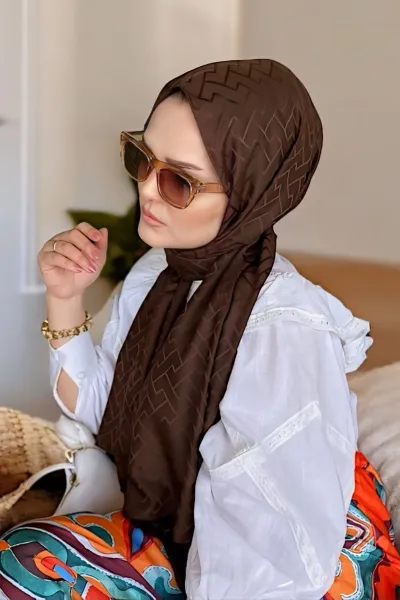 kahverengi-180x70-jakar-ipeksi-labirent-desen-sal-270904