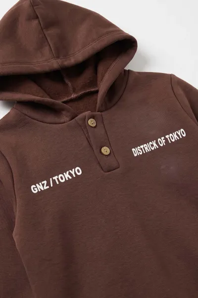 Kahverengi (2-6 Yaş) Tokyo Baskılı Yakadan Düğmeli Kapüşonlu 3 İp Şardonlu Erkek Çocuk Kışiık Takım 484150