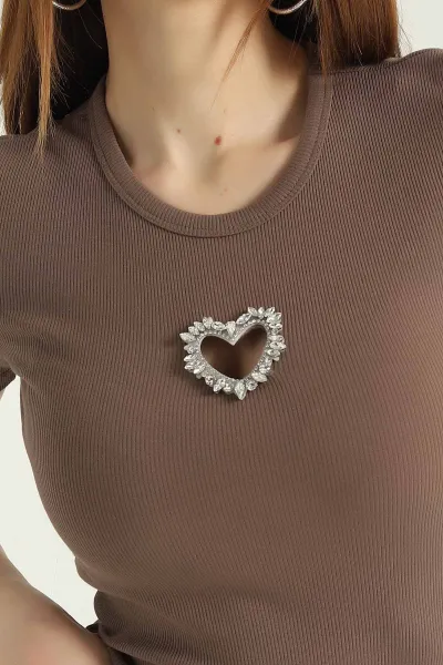 Kahverengi Fitilli Taşlı Tasarım Bisiklet Yaka Kadın Tişört 353022