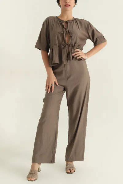 kahverengi-onu-baglamali-cilek-bluz-pantolon-kadin-ikili-takim-360874