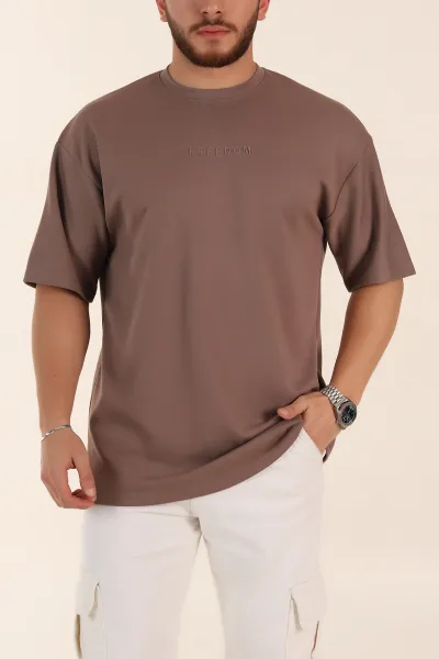 kahverengi-oversize-oysho-kumas-kabartma-yazili-erkek-tisort-365100
