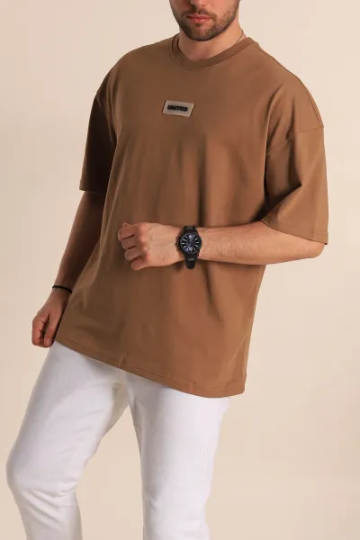 Kahverengi Oversize Suprem Kumaş Plastik Baskı Detaylı Erkek Tişört 267360
