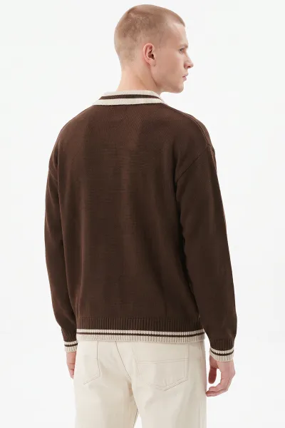 Kahverengi Oversize Yazı Detaylı Polo Yaka Erkek Triko Kazak 491835
