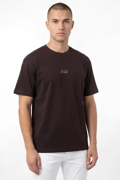 Kahverengi Oversize Bisiklet Yaka Yazı Detaylı Erkek Tişört 454079