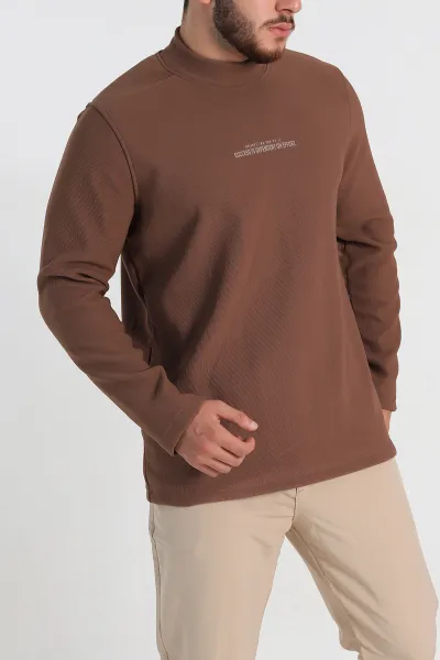 Kahverengi Regular Fit Dik Yaka Kabartma Yazılı Erkek Sweatshirt 305766