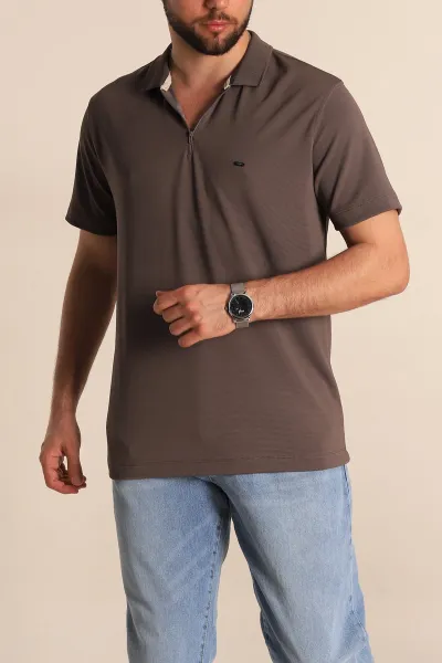 kahverengi-regular-fit-dokulu-fermuarli-polo-yaka-erkek-tisort-277200